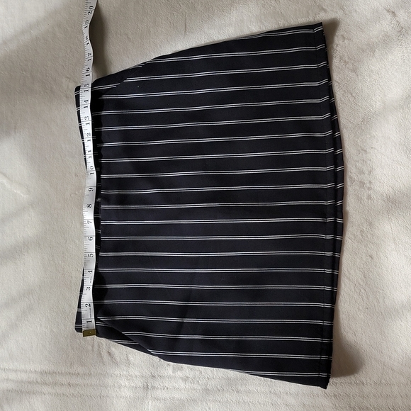 😍 PINSTRIPE MODEL OFF DUTY TRENDY BLACK WHITE POCKET WORK OFFICE SKIRT - Picture 3 of 7